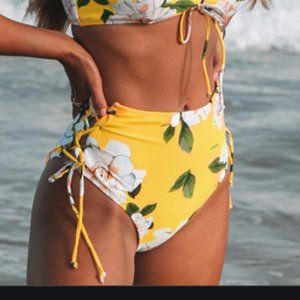 Cupshe swim bikini bottoms - High rise - L - Yellow with white floral details